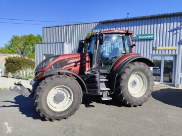 Tracteur agricole Valtra