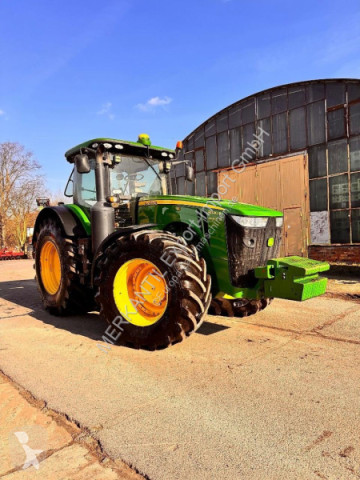 John Deere8R