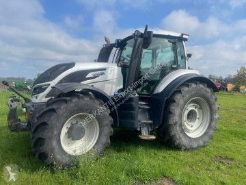 Valtra T234 Versu tractor