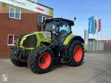 Claas AXION 830 tractor