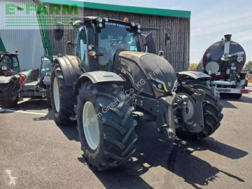 Valtra tractor