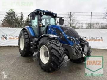 Valtra tractor