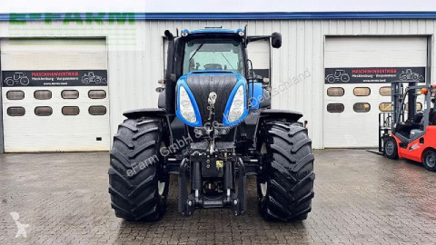 Lantbrukstraktor New Holland t8.360 autocommand perfect condition