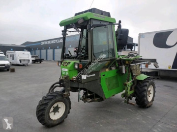 Tracteur enjambeur Tecnoma