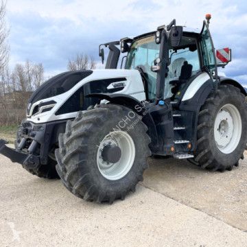 Valtra tractor
