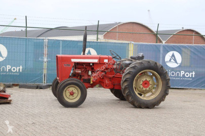 Tractor agrícola International 523