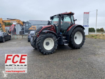 Tracteur agricole Valtra
