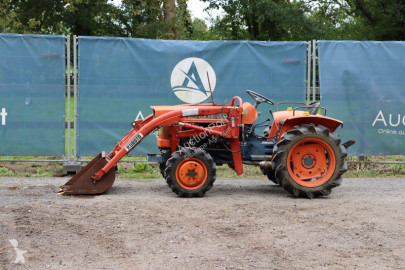 Kubota mezőgazdasági traktor