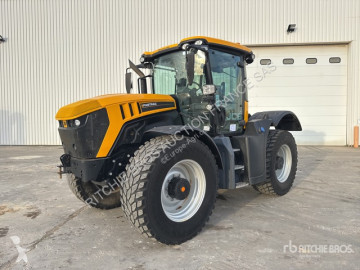 Zemědělský traktor JCB