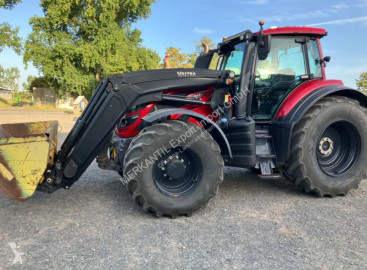 Tracteur agricole Valtra