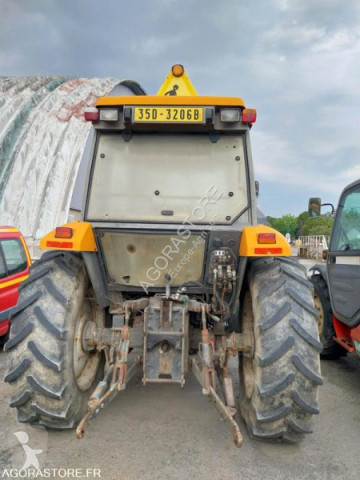Tracteur agricole Renault