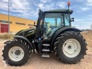 Valtra tractor