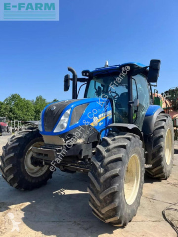 Трактор New Holland