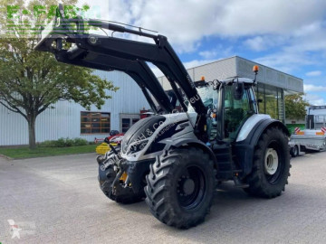 Tractor Valtra