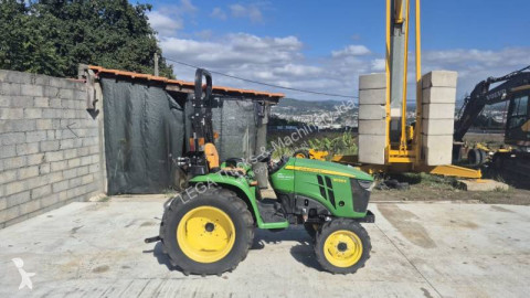 Tracteur agricole John Deere 3038E