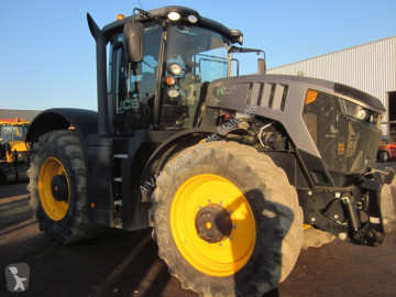 Zemědělský traktor JCB