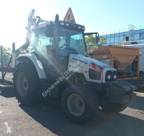 Zemědělský traktor Massey Ferguson