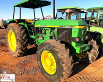 Trattore agricolo John Deere 3350 usato