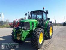 Trattore agricolo John Deere 6820 usato