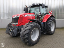 zemědělský traktor Massey Ferguson
