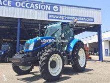 New Holland mezőgazdasági traktor