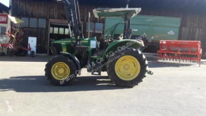 Tractor agrícola John Deere usado