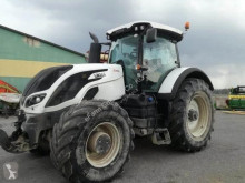 Tracteur agricole Valtra