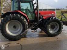 Tracteur agricole Massey Ferguson