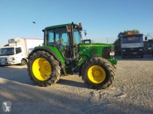 Ciągnik rolniczy używany John Deere 6220
