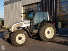 Tractor agrícola Valtra usado