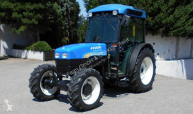 Tractor agrícola New Holland usado