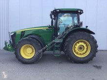 Zemědělský traktor John Deere 8335R