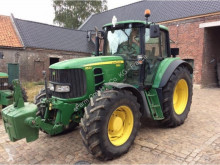 Tractor agrícola John Deere usado