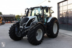 Tractor agrícola Valtra N134 versu usado