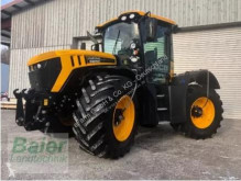 Trattore agricolo JCB usato