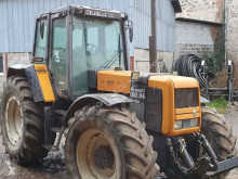 Zemědělský traktor Renault použitý