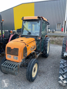 Zemědělský traktor Renault použitý