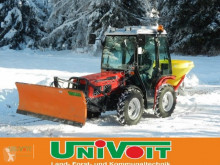 Tracteur agricole Agromehanika AGT 835 TS mit Streuer und Schneeschild occasion