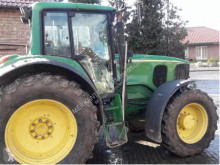 Tracteur agricole John Deere 6820