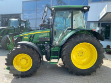 Tractor agrícola John Deere 5115R usado