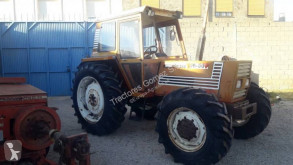 Tractor agrícola tractora antigua Fiat 90-90 DT
