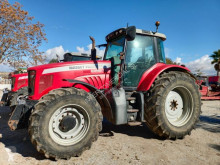 Gammal traktor Massey Ferguson 6490