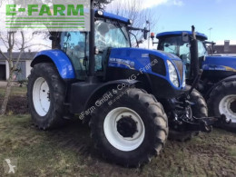 New Holland mezőgazdasági traktor