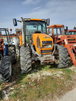 Tractor agrícola Renault usado