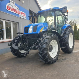 New Holland mezőgazdasági traktor