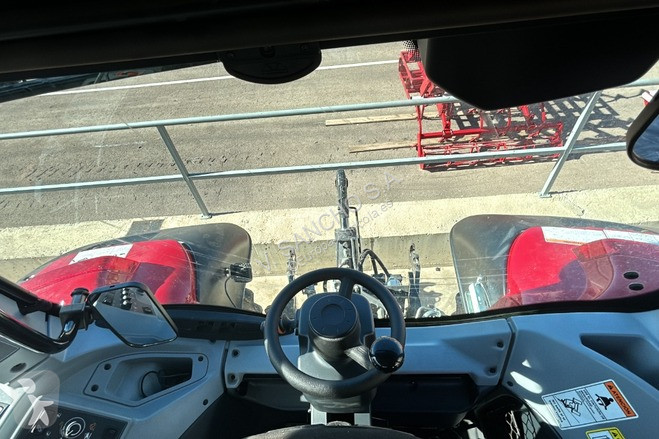 Tractor Valtra N135A