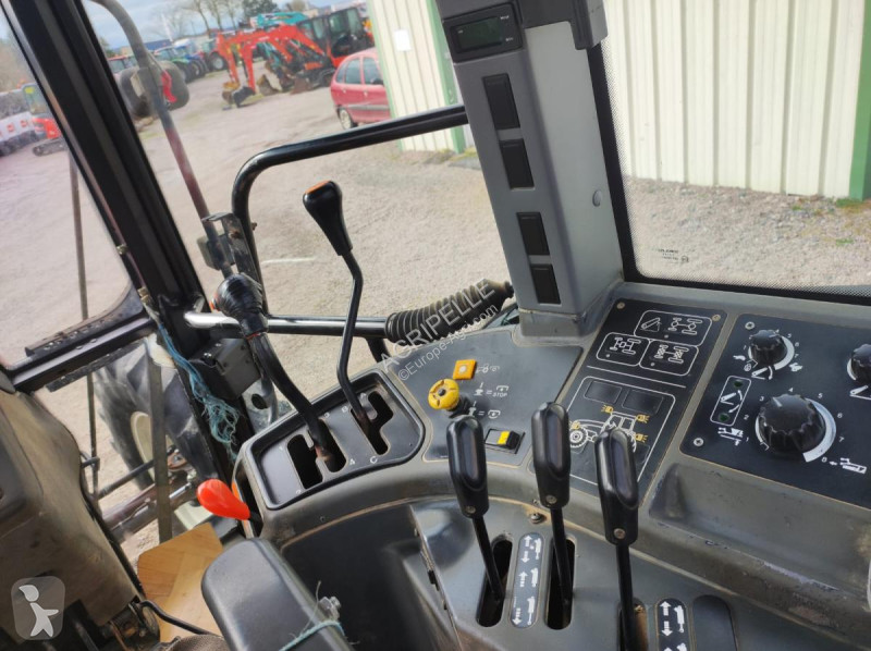 Tracteur agricole New Holland  M100