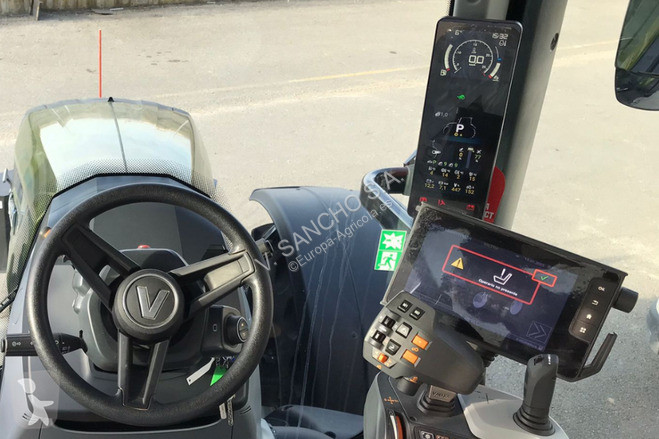 Tractor Valtra T235D