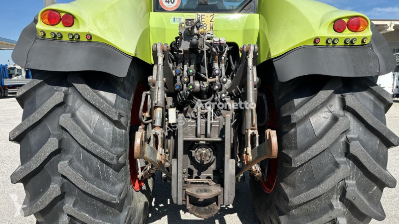 Tractor agrícola Claas AXION 810