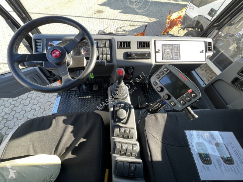 Lantbrukstraktor Aebi Schmidt MT760